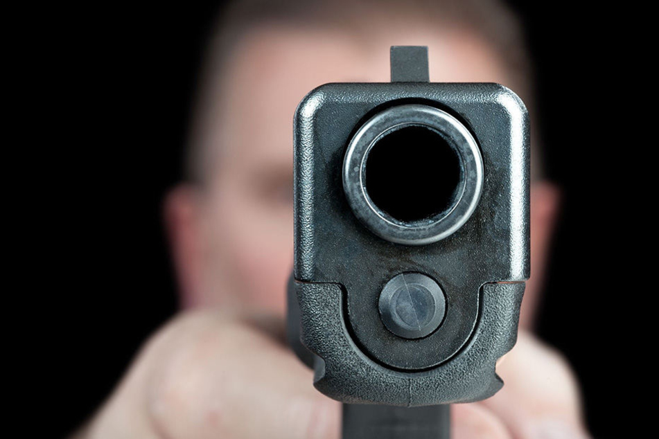 Der 23-Jährige hatte für die Schreckschusswaffe keinen kleinen Waffenschein. (Symbolbild)