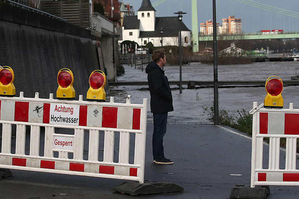 In Köln wurde die Hochwassermarke I am Rhein überschritten.