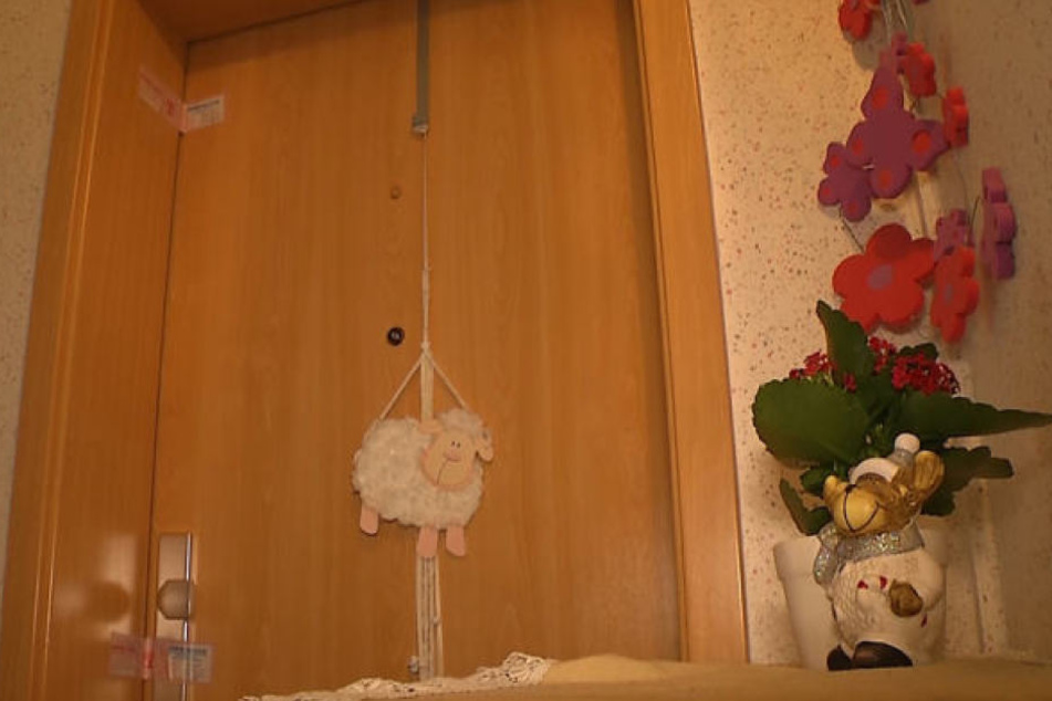 Hinter dieser Tür lagen die Babyleichen monatelang in der Kühltruhe.