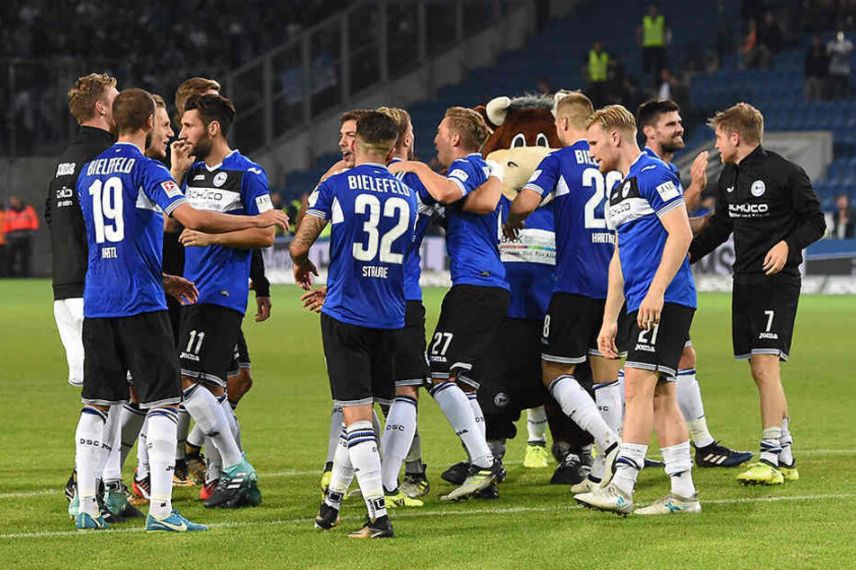 Ausgelassene Stimmung nach dem Sieg bei den Spielern.