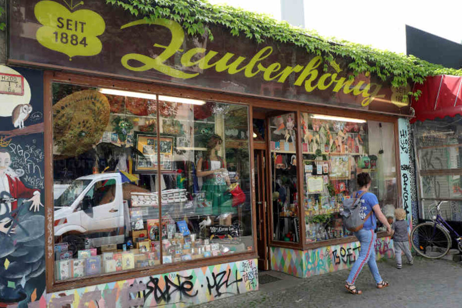 Unzählige Zauberartikel, Masken und kuriose Utensilien kann man in dem kleinen Geschäft an der Herrmannstraße erwerben.