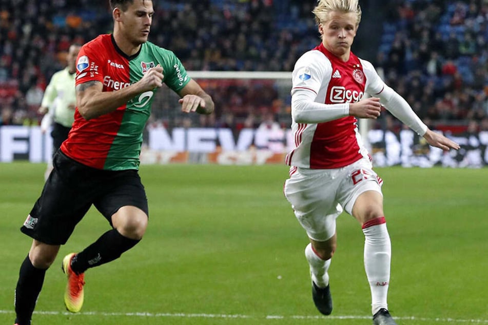 Dolberg (r) verlässt Ajax nach vier Jahren. 2015 kam er in die Talentschmiede von Amsterdam.