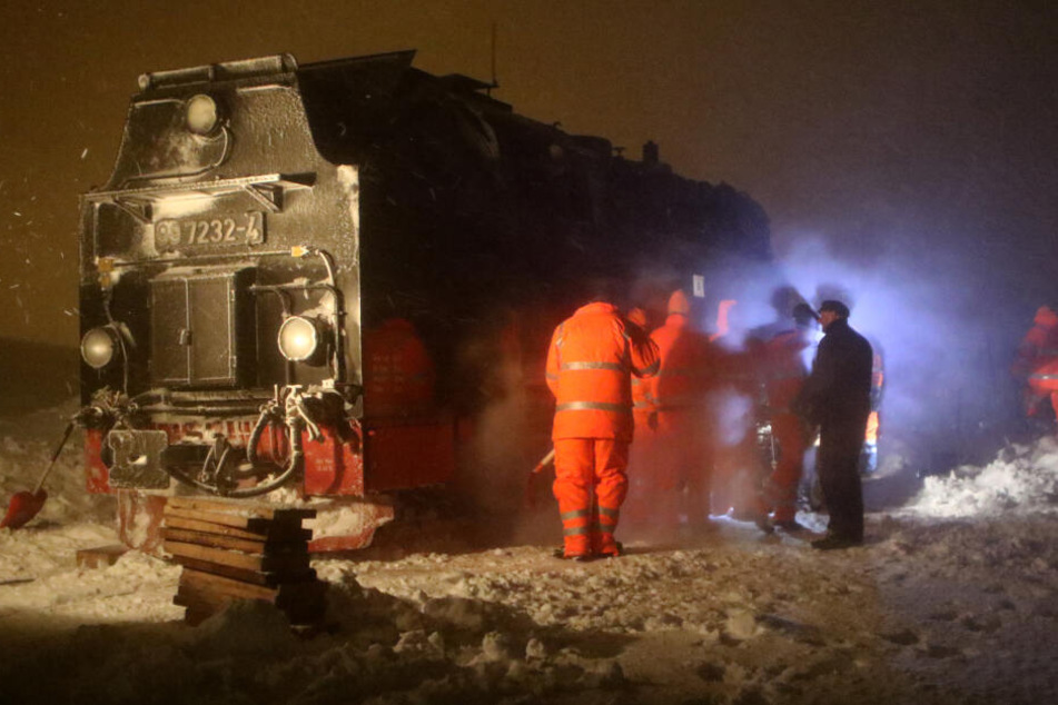 Am Samstag hat sich schon wieder eine Brockenbahn auf Mitteldeutschlands höchstem Berg im Schnee festgefahren.