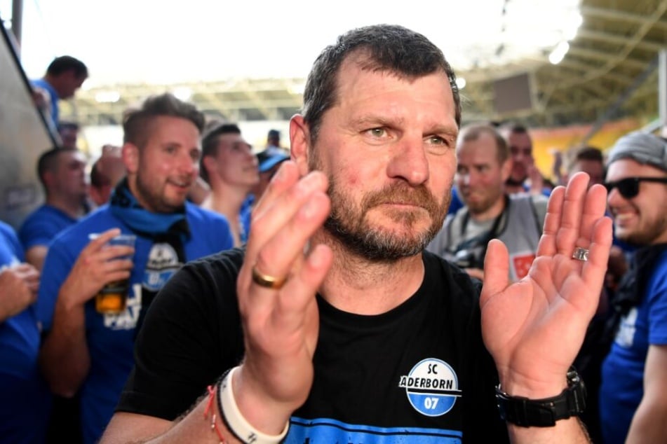 Steffen Baumgart lief nach Spielschluss zu den Fans.