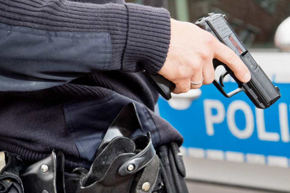 Ein Polizeibeamter hat in Wunsiedel auf einen Mann geschossen. (Symbolbild)