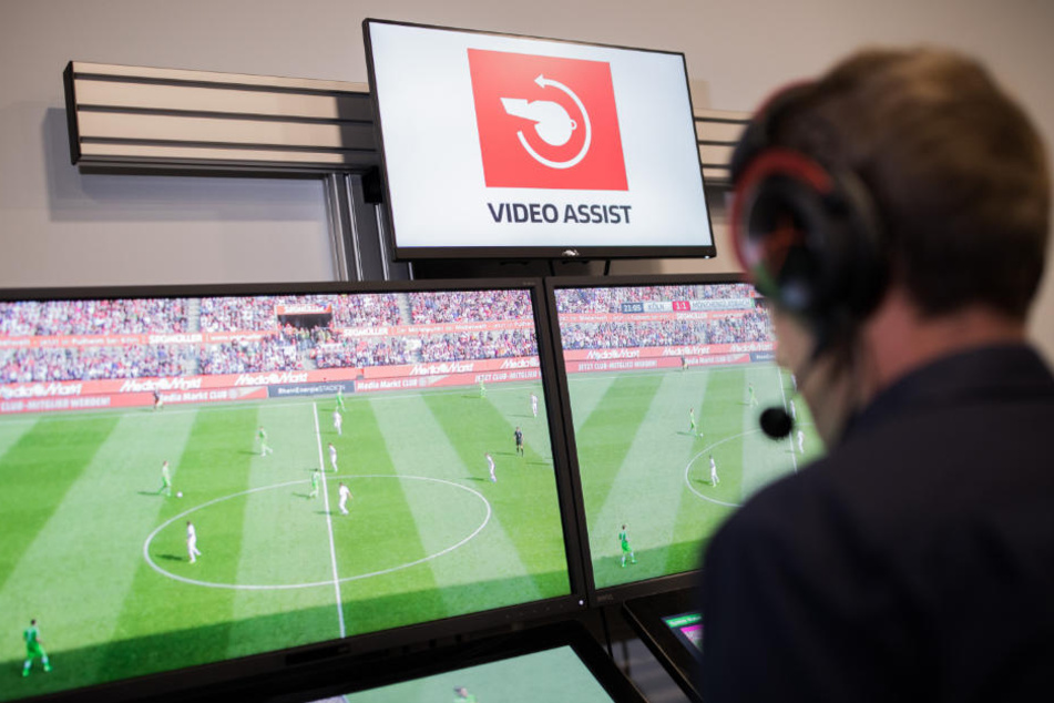 Gibt es seit dieser Saison in der Bundesliga: den Videobeweis. (Symbolbild)