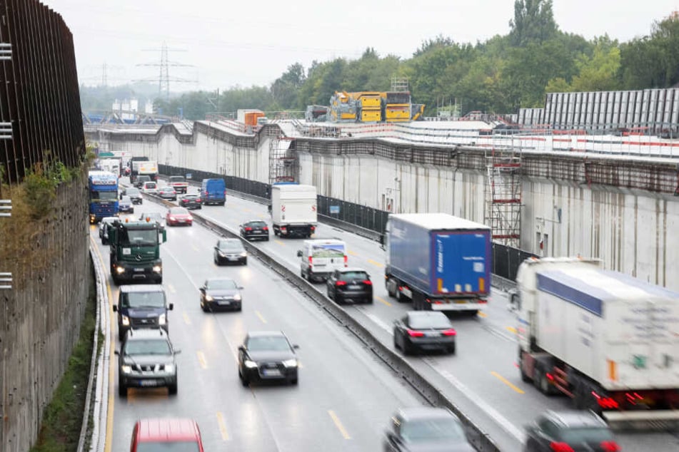 Auf der Autobahn 7 in Hamburg wird seit längerer Zeit gebaut. Damit soll es noch Jahre weitergehen.