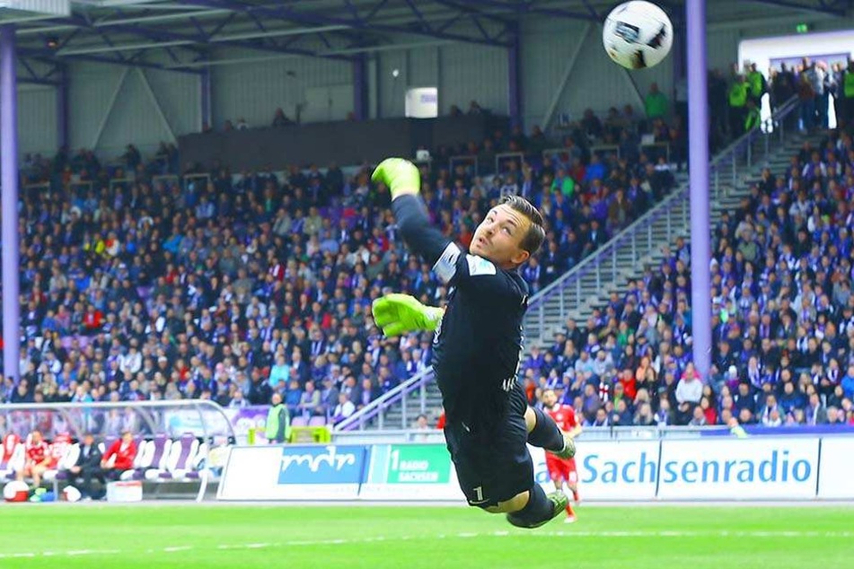 Kommt ein Keeper geflogen: Mit Martin Männel in der Kiste gelangen den Auern neun Siege.
