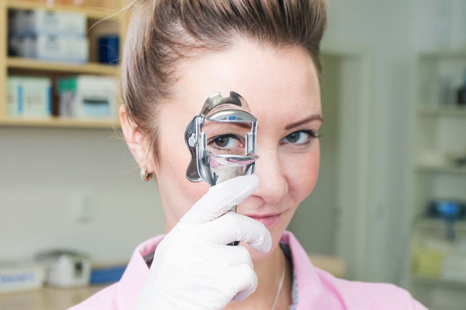 Eve hat den Durchblick. Die ausgebildete Krankenschwester gründete vor Jahren die "Spezial-Klinik".