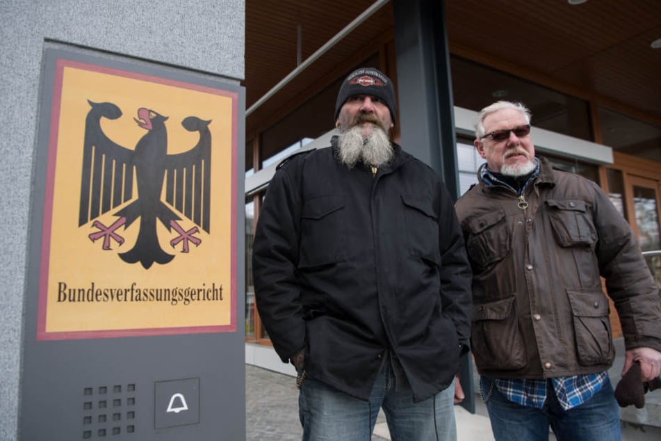 Gemeinsam in Karlsruhe: "Hupe" (links) vom Vorstand der Bandidos Gelsenkirchen und Lutz Schelhorn, Präsident der Hells Angels Stuttgart.