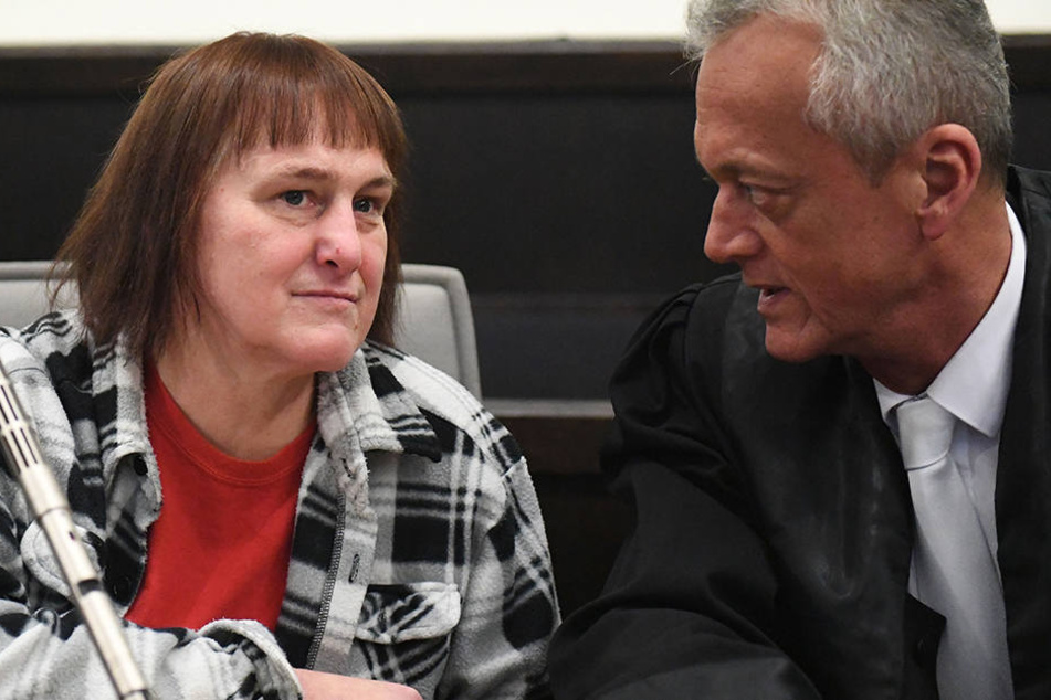 Strafverteidiger Peter Wüller mit der Angeklagten Angelika W..