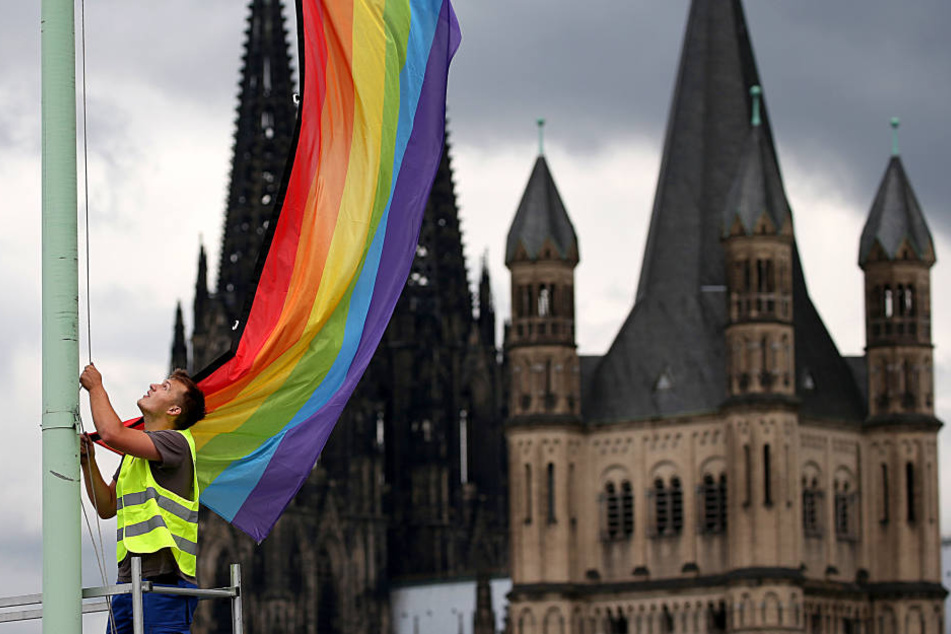 In Köln wurden seit Oktober 2017 91 neue Homo-Ehren geschlossen und 553 eingetragene Lebenspartnerschaften in Ehen umgewandelt.