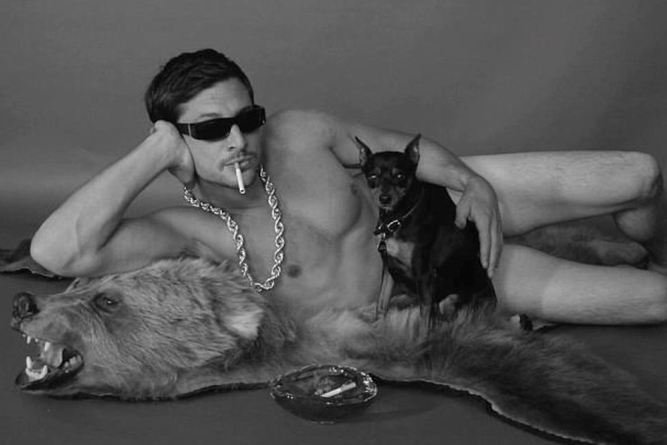 Simon Rex kann inzwischen mit seiner Vergangenheit sehr gut leben.