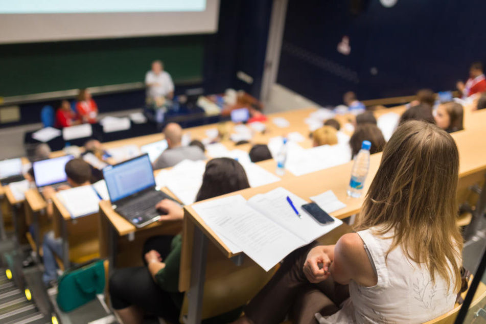 Studierende
bewerten die Uni Jena mit Schulnote 1. (Symbolbild)