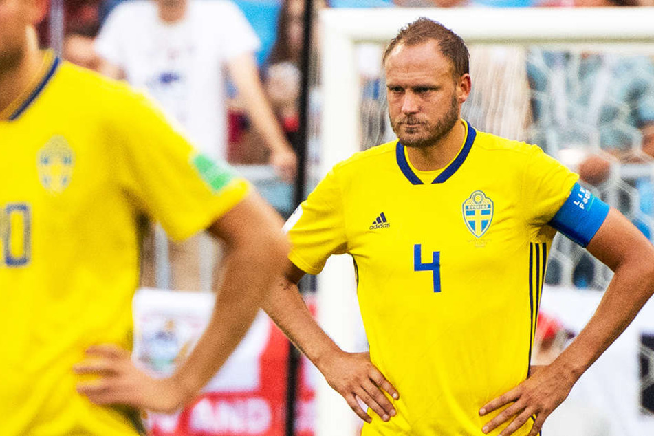 Muss für das Tragen falscher Socken eine hohe Strafe an die FIFA zahlen: Schwedens Andreas Granqvist (33).