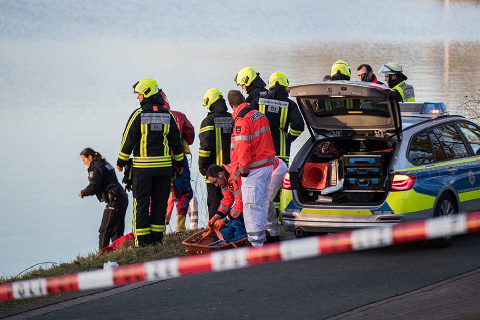 Mehrere Wagen der Polizei und der Feuerwehr waren im Einsatz.