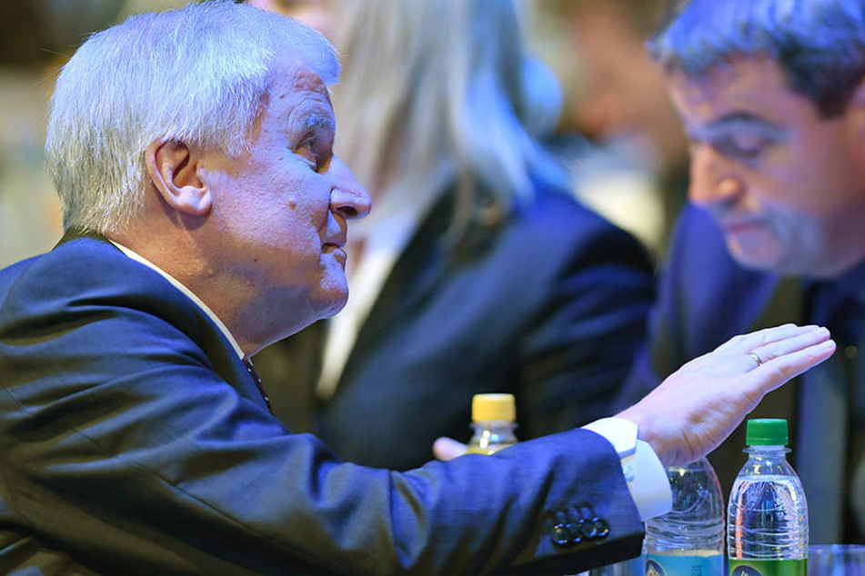 CSU-Chef Horst Seehofer: "Das amerikanische Volk wählt, wer es führt, und sonst niemand."