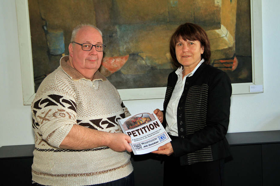 Matthias Sawert (AIS, 55) und Zwickaus Stadtoberhaupt Pia Findeiß (60, SPD).