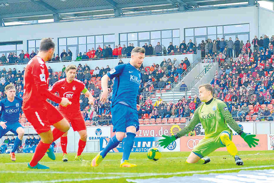 Riesenchance für den FSV in Halbzeit eins, doch das Zuspiel von Fabian Eisele auf Ronny König kam zu ungenau.
