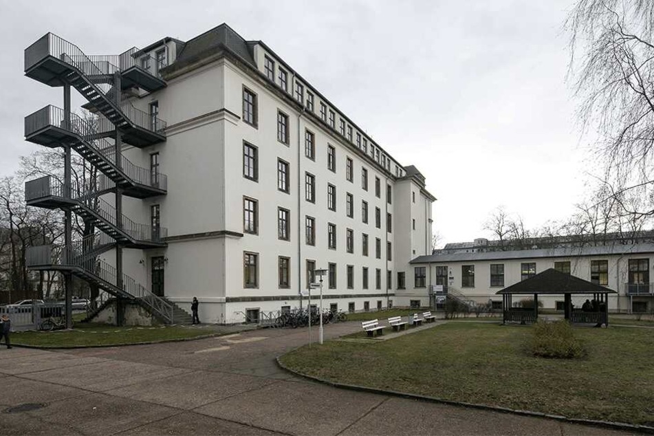 Dutzende Schüler können ihre Ausbildung am DPFA-Bildungszentrum an der Stauffenbergallee nicht beenden.