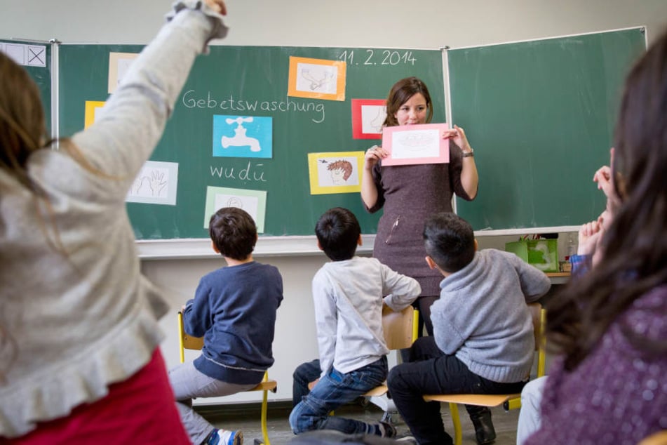 Lehrerin im Unterricht. Symbolbild.