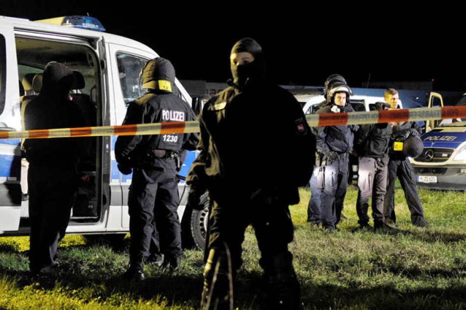 Vor dem brisanten Derby der Fußballclubs aus Braunschweig und Hannover hat die Polizei einen ersten Gewaltausbruch gerade noch verhindert.