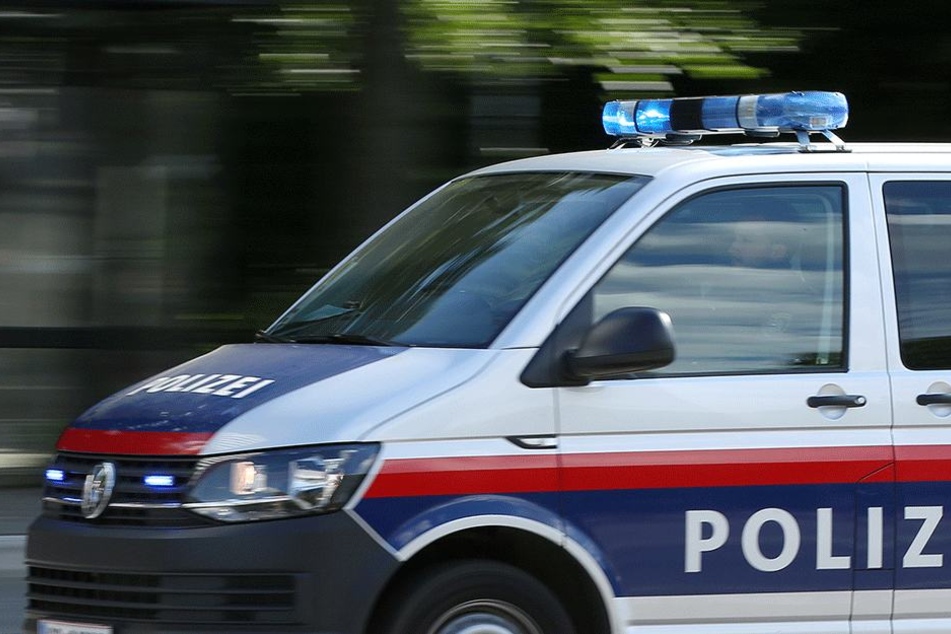 Die Polizei fand eine mehr als nur betrunkene Frau am Tatort vor (Symbolbild).