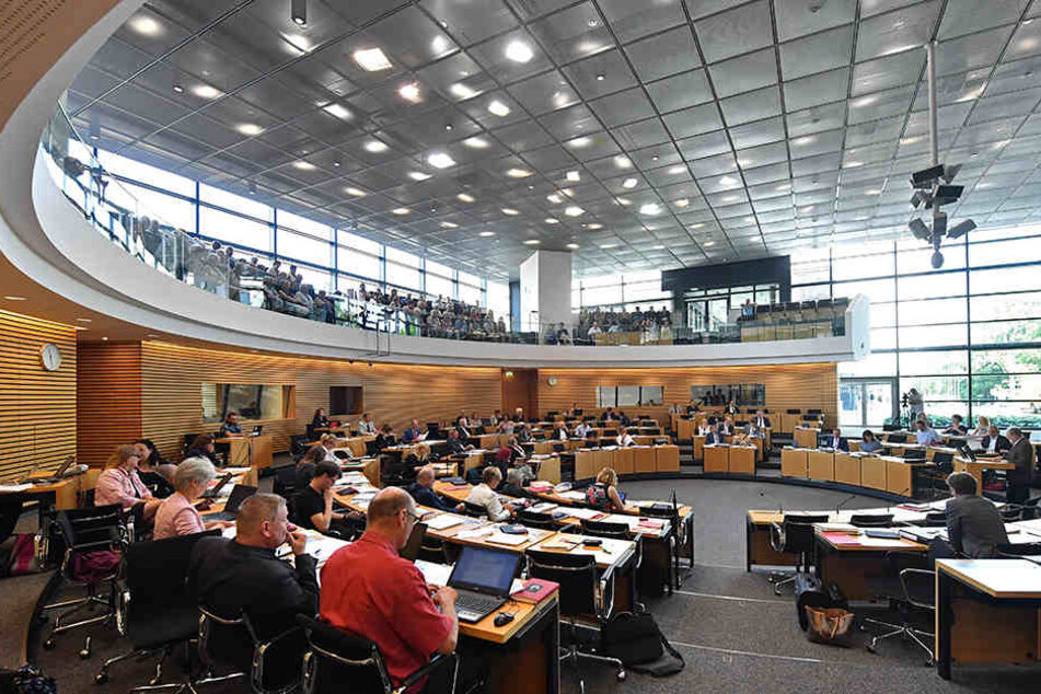 In einer Aktuellen Stunde beschäftigt sich der Landtag mit der steigenden Gewalt im Wahlkampf.