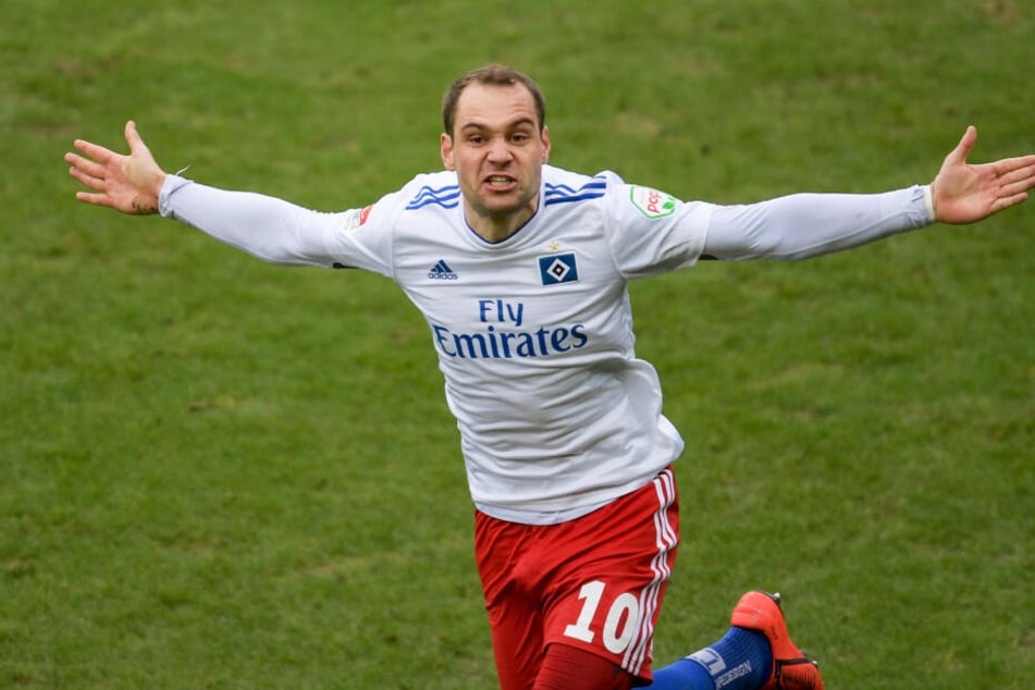Pierre-Michel Lasogga bejubelt eines seiner beiden Derby-Tore.