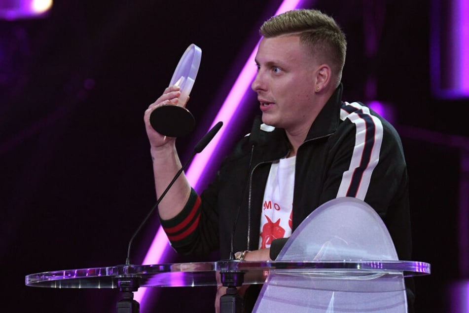 Felix Lobrecht wurde als "Bester Newcomer" beim deutschen Comedy-Preis 2018 geehrt.