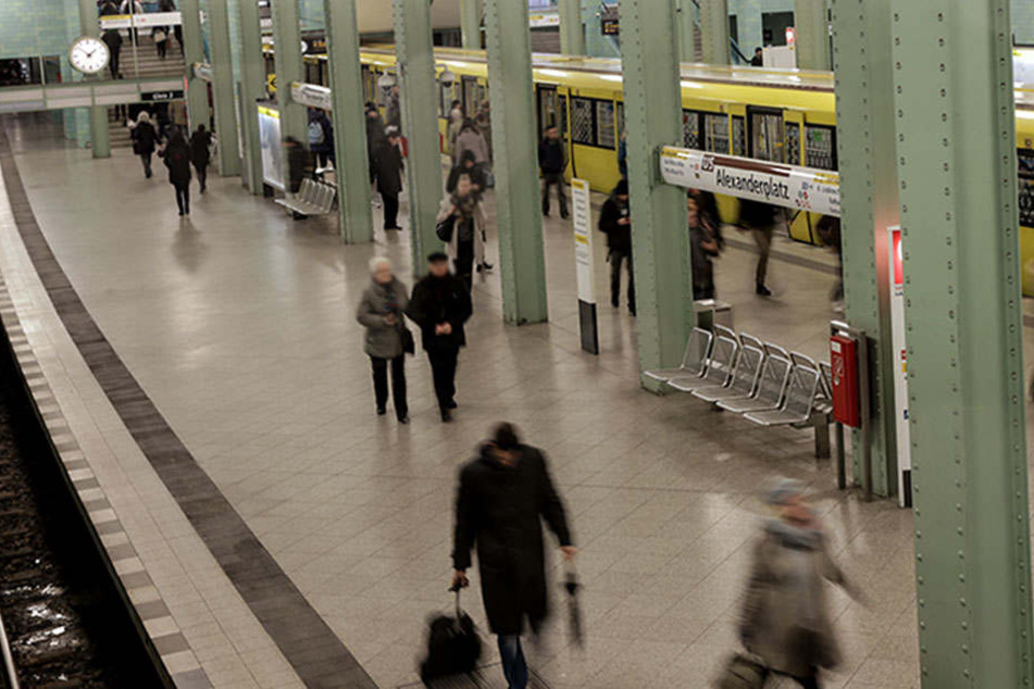 Der Tatort: U-Bahnhof Alexanderplatz auf der U5-Ebene. (Symbolbild)