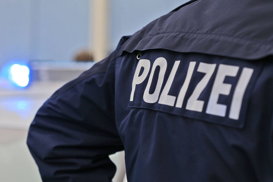 Bei einer gewalttätigen Auseinandersetzung starb ein 53-jähriger Mann. Ein 25-Jähriger wurde deshalb festgenommen.