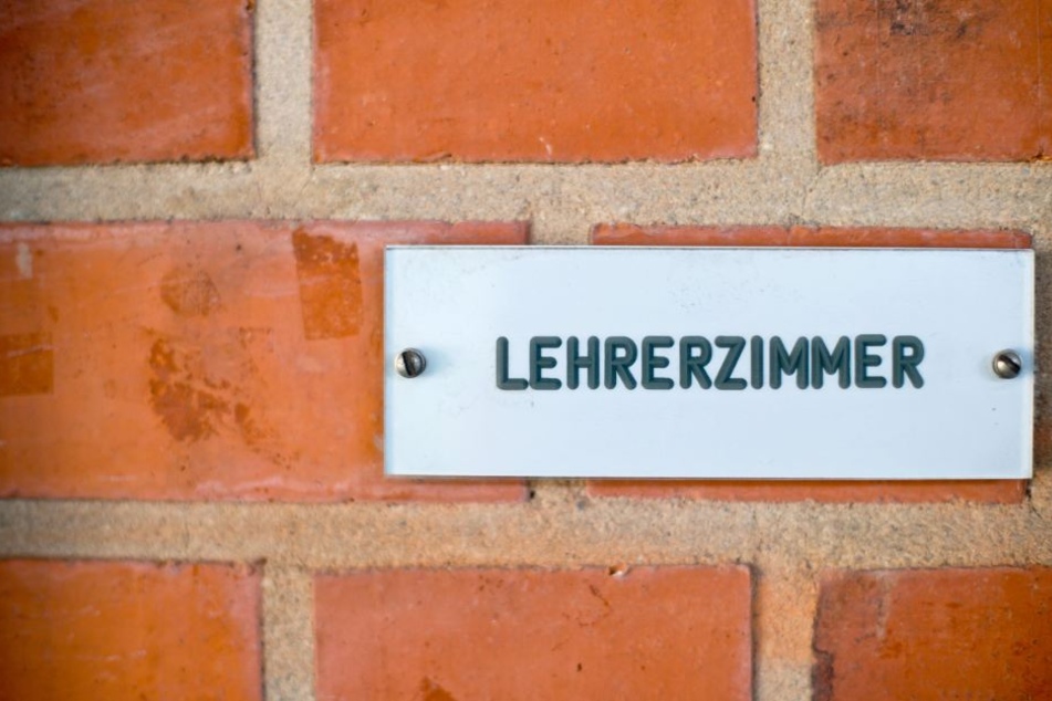 Laut Stichproben im Frühjahr fielen 8,3 Prozent der Unterrichtsstunden ersatzlos aus. (Symbolbild)