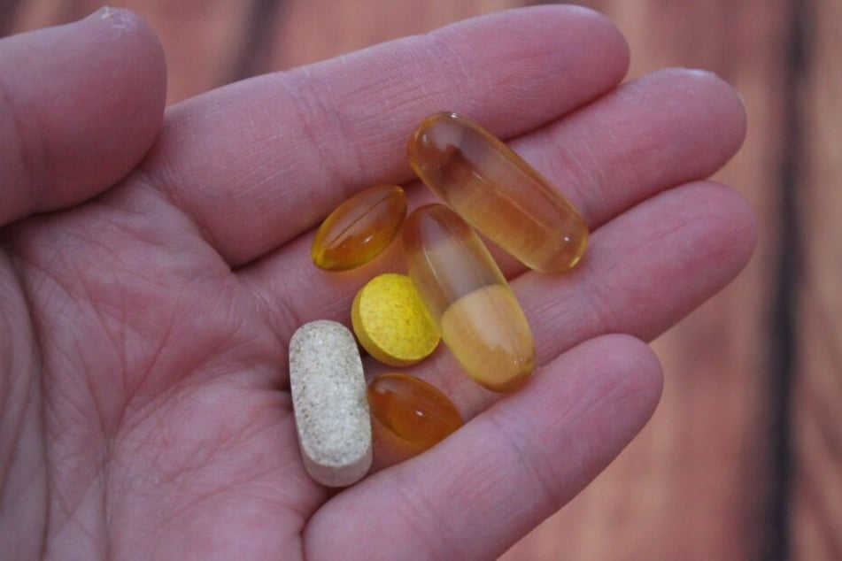Vitamine über Nahrungsergänzungsmittel? Nicht nur für Menschen umstritten.
