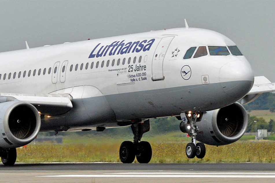 Die von der Lufthansa eingesetzte A320 bietet Platz für 104 Rollkoffer. Doch der Hersteller Airbus dietet für diesen Typ auch eine neue Kabine mit mehr Stauraum an.