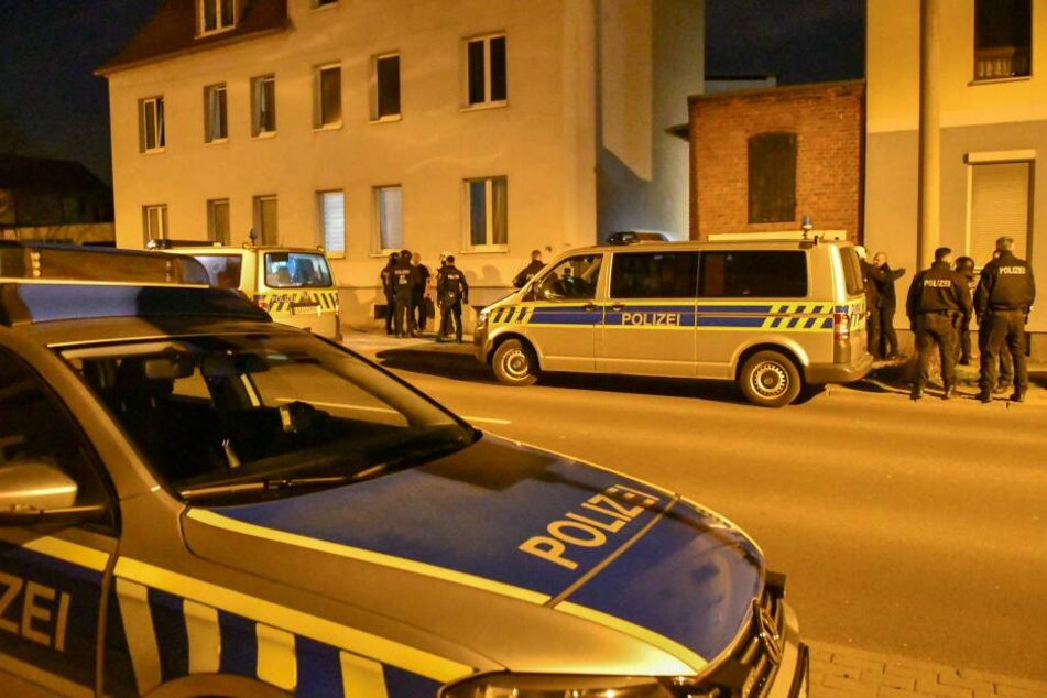 Mit einem Großaufgebot beendete die Polizei am Samstag eine Rechtsrock-Party in Magdeburg.