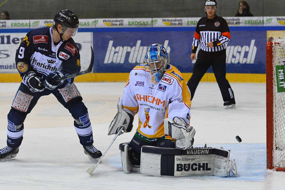 Hier trifft Arturs Kruminsch zum 2:1 für die Eislöwen.