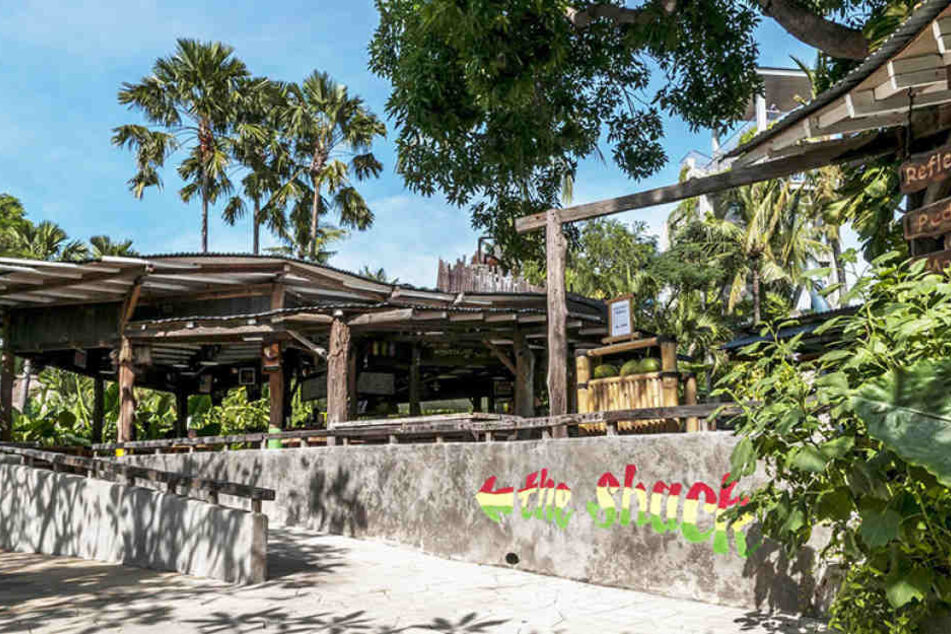 Auf der indonesischen Urlauberinsel Bali ist eine 55-jährige Deutsche einem Gewaltverbrechen zum Opfer gefallen.