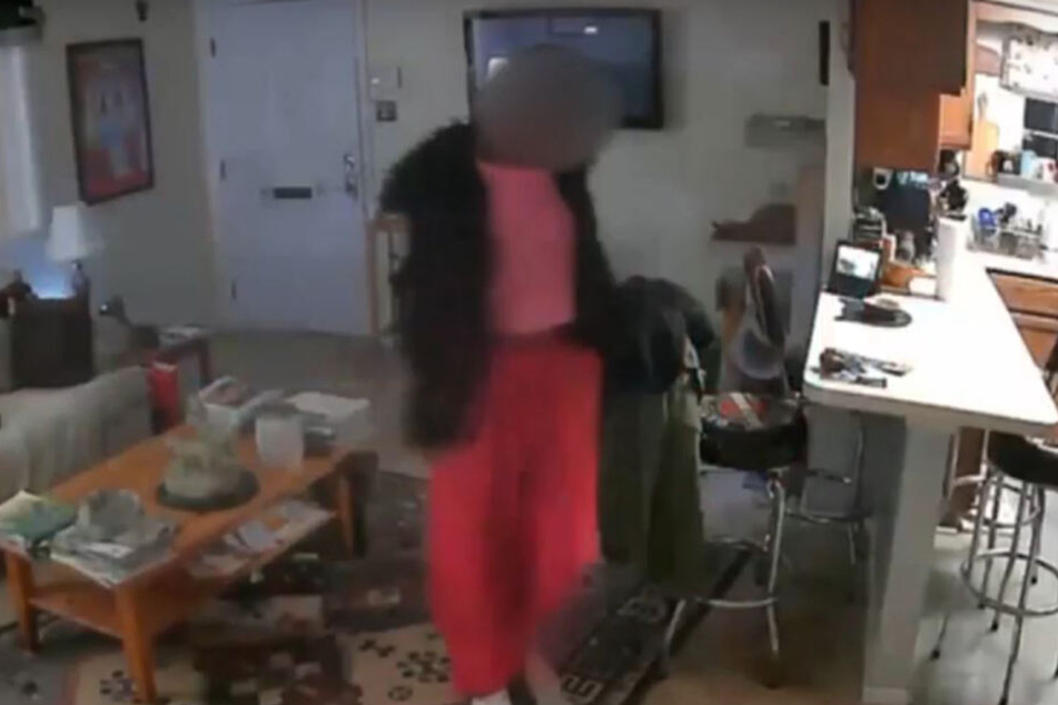 Videoaufnahmen zeigen die mutmaßliche Mörderin am Tatort.