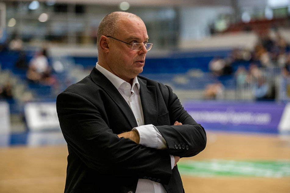 Auf der Stirn von Coach Steven Clauss bildeten sich Sorgenfalten.