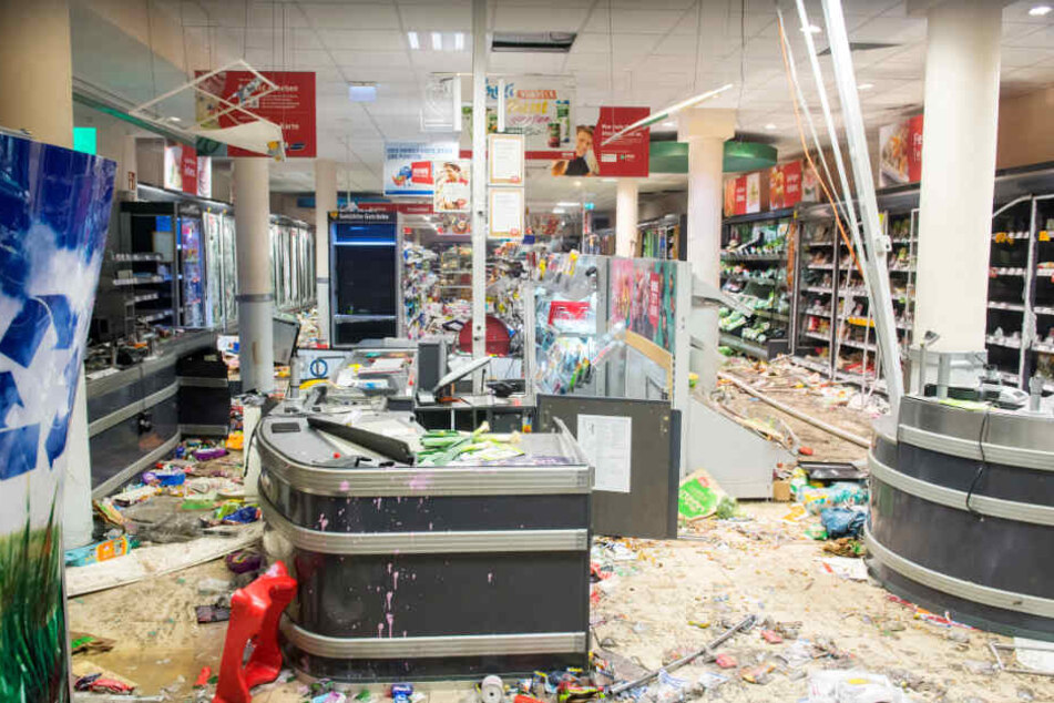 Ein Rewe-Supermarkt im Schanzenviertel ist nach den Plünderungen im Juli 2017 zerstört.