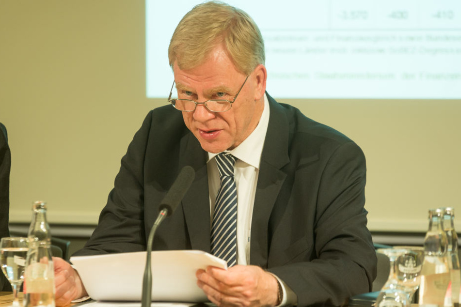 Bei den Solidarpaktmitteln ist in Sachsen alles im grünen Bereich, lobt sich Finanzminister Georg Unland (53, CDU) selbst.