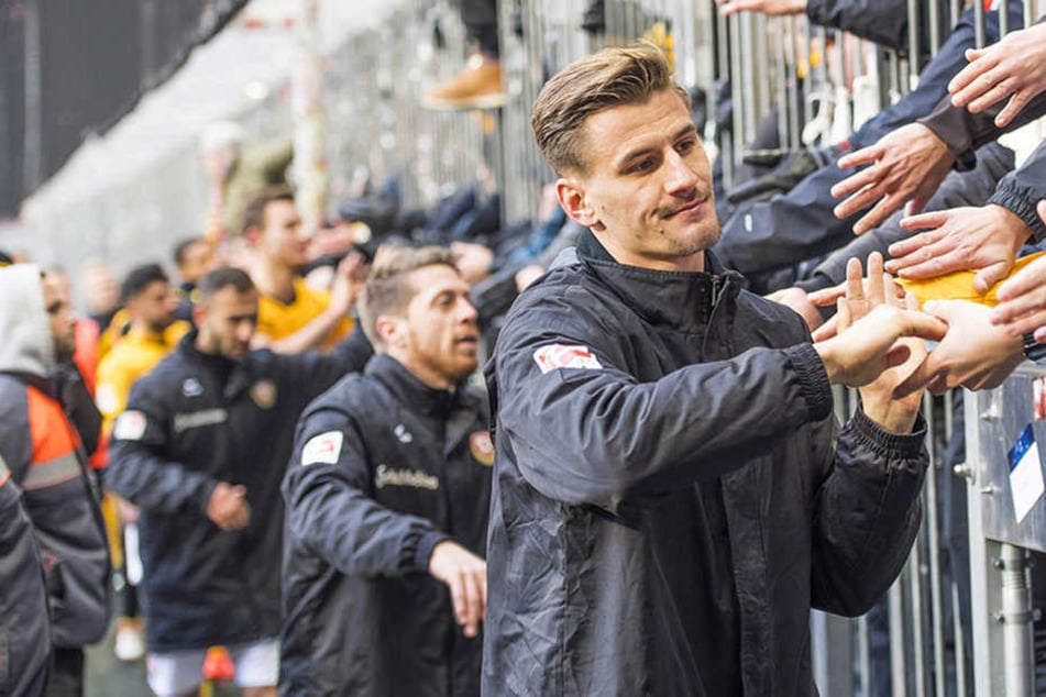 Die Spieler stellten sich nach dem verpatzten München-Spiel den Fans.