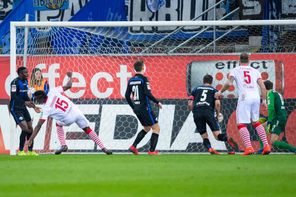 Jhon Cordoba erzielt das Tor zum 1:0 des 1. FC Köln in der 38. Minute.