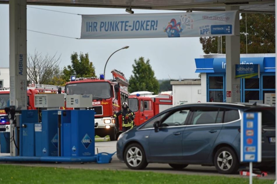 Mehrere Feuerwehrleute rückten an.