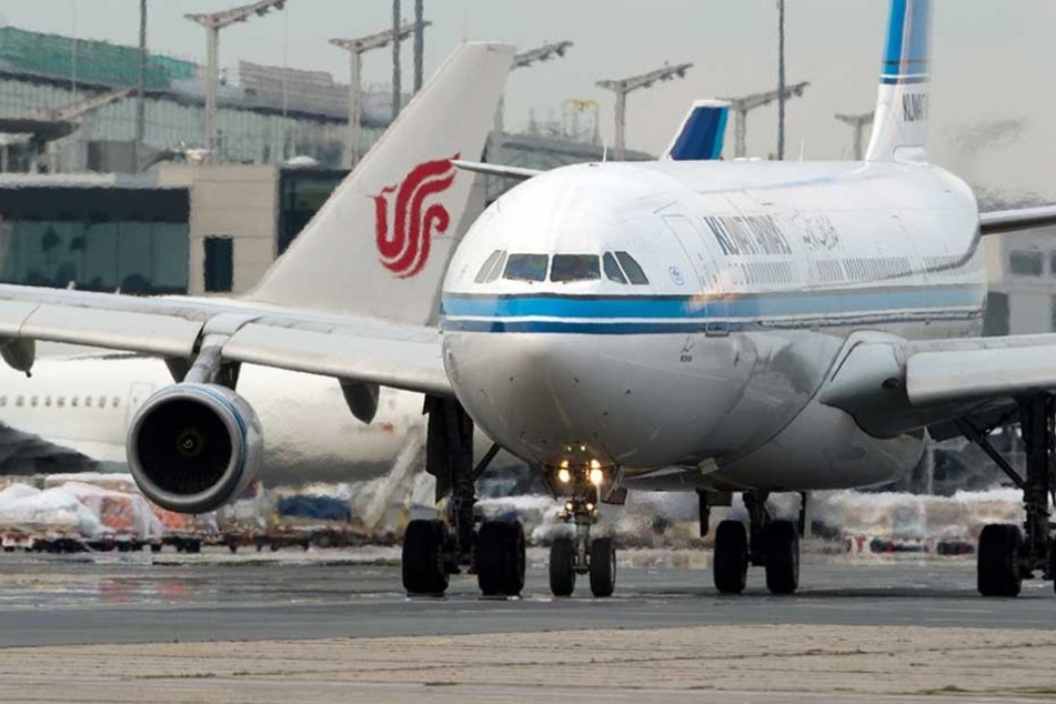 Eine Kuwait Airways Maschine auf dem Flughafen Frankfurt am Main.