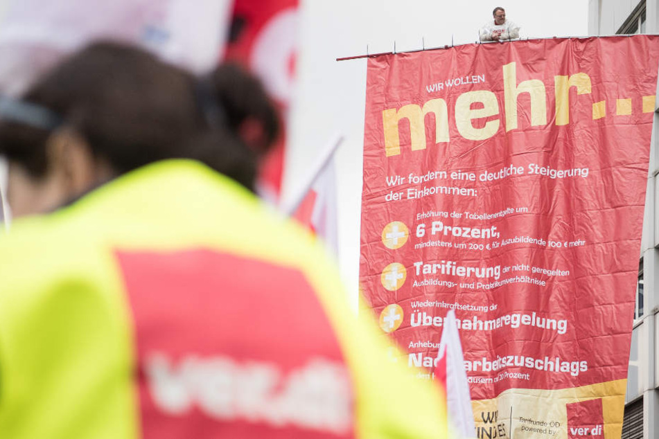 Die Mitarbeiter im öffentlichen Dienst fordern unter anderem sechs Prozent mehr Lohn.