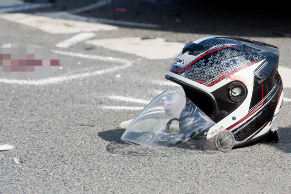 Auch der Biker wurde bei dem Unfall verletzt (Symbolbild).
