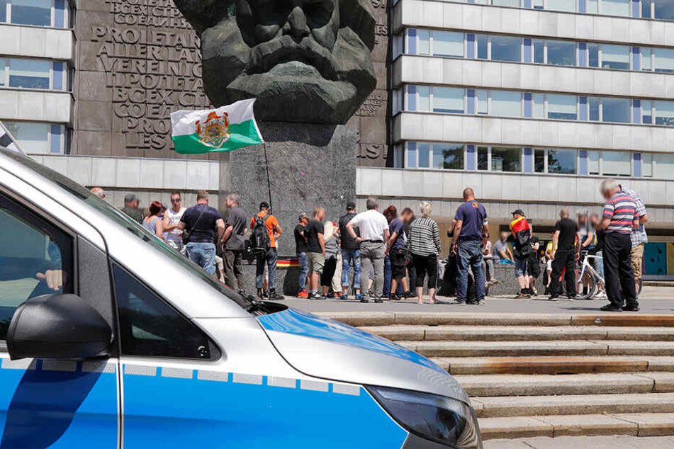 Nach einem Messerangriff am Samstag fand am Sonntag am Marx-Monument eine Spontandemo statt.
