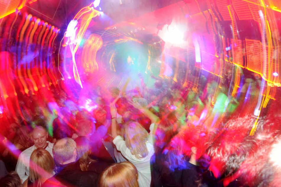 In einem Mainzer Club hat ein Wiesbadener auf die Tanzfläche uriniert. (Symbolbild)